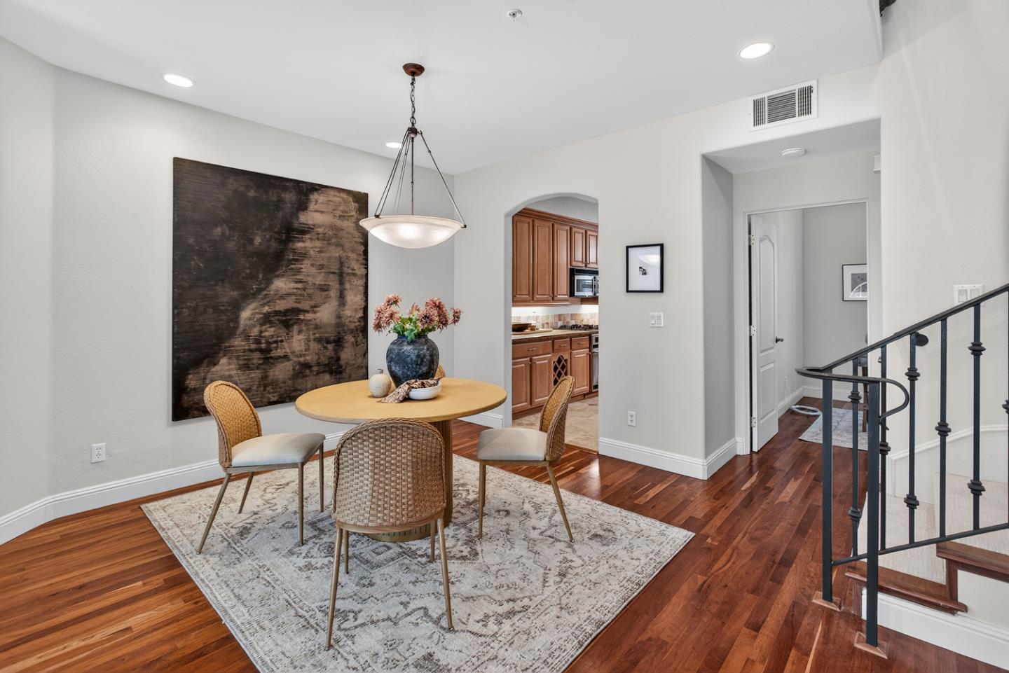 Detail Gallery Image 9 of 34 For 484 Gabilan St, Los Altos,  CA 94022 - 3 Beds | 2/1 Baths