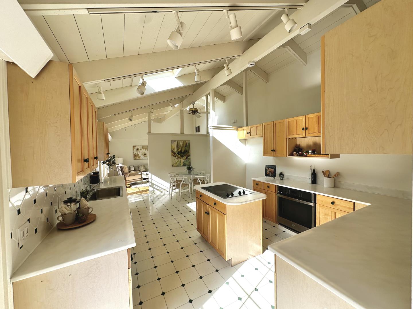 Detail Gallery Image 4 of 17 For 13531 Old Oak Way, Saratoga,  CA 95070 - 3 Beds | 3 Baths