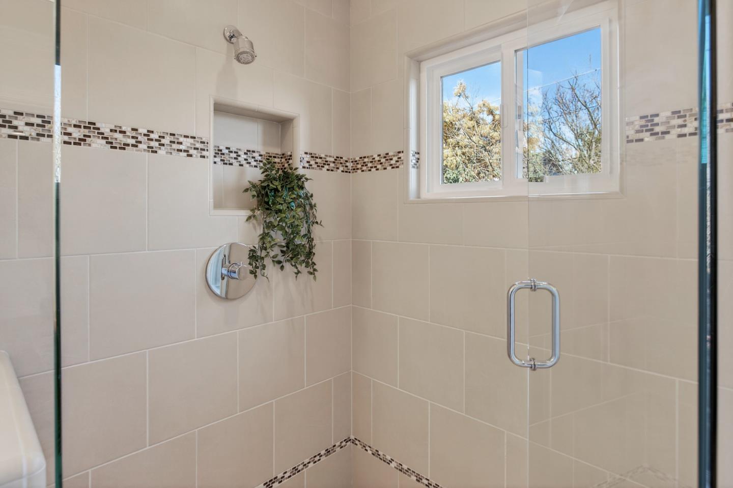Detail Gallery Image 18 of 25 For 1010 Gest Dr, Mountain View,  CA 94040 - 3 Beds | 2 Baths