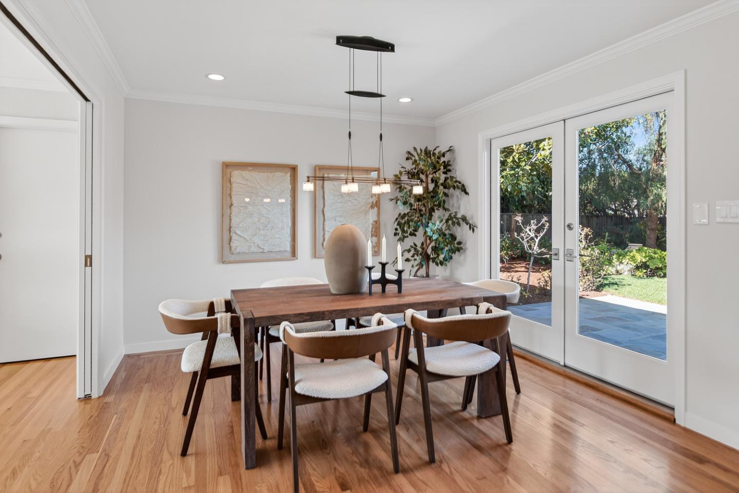 Detail Gallery Image 7 of 25 For 1010 Gest Dr, Mountain View,  CA 94040 - 3 Beds | 2 Baths