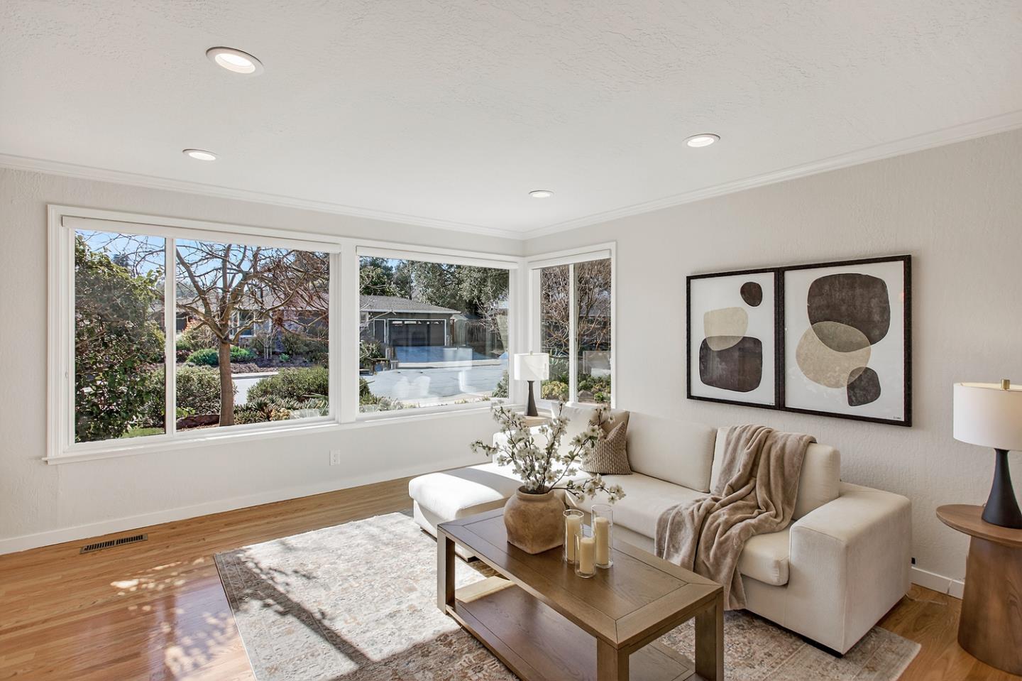 Detail Gallery Image 8 of 25 For 1010 Gest Dr, Mountain View,  CA 94040 - 3 Beds | 2 Baths