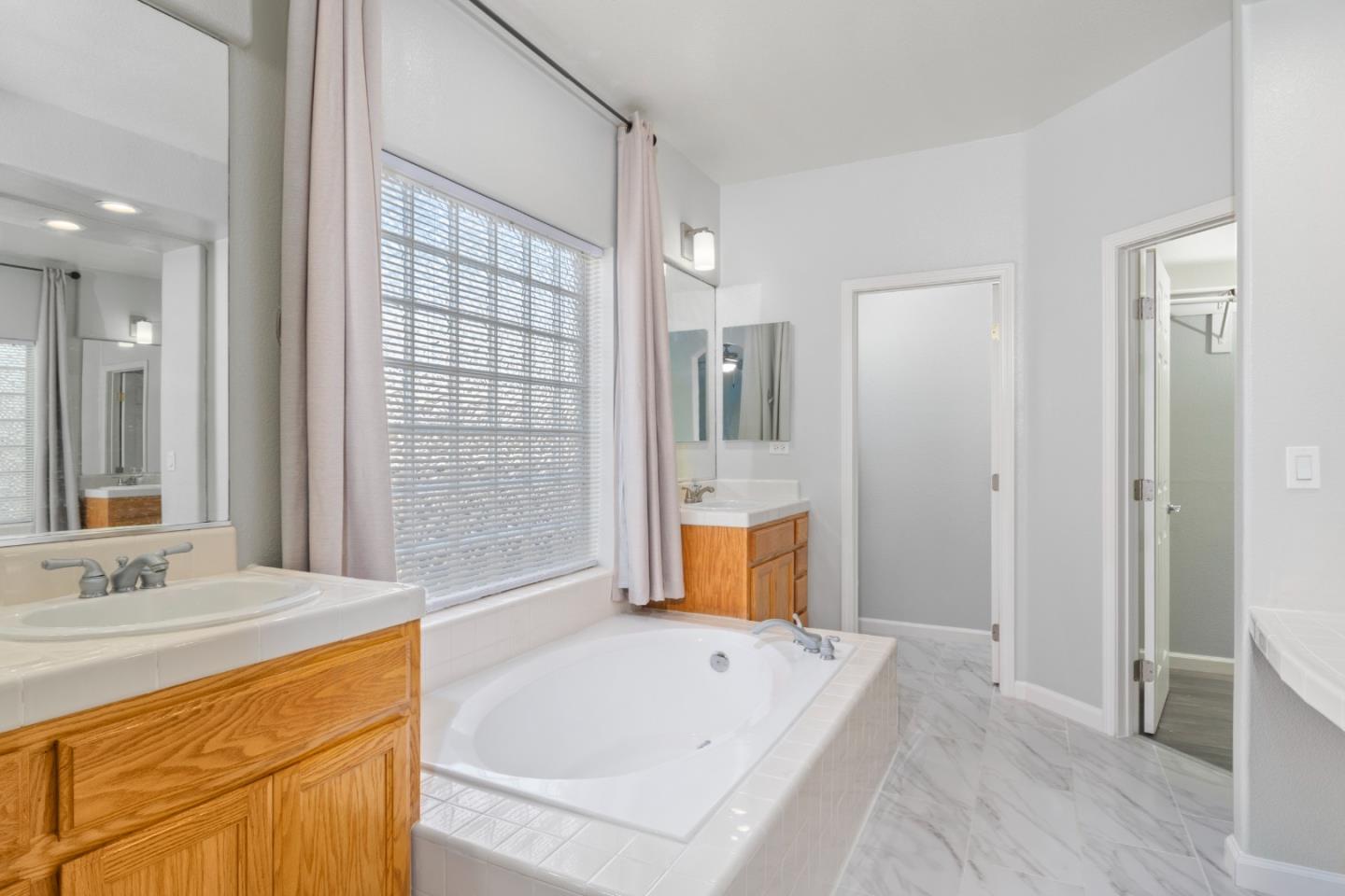 Detail Gallery Image 12 of 19 For 2415 Crystal Way, Antioch,  CA 94531 - 4 Beds | 2/1 Baths