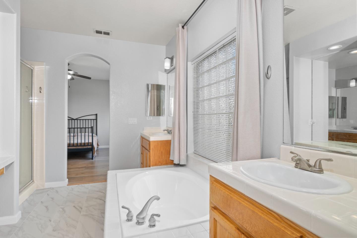 Detail Gallery Image 13 of 19 For 2415 Crystal Way, Antioch,  CA 94531 - 4 Beds | 2/1 Baths