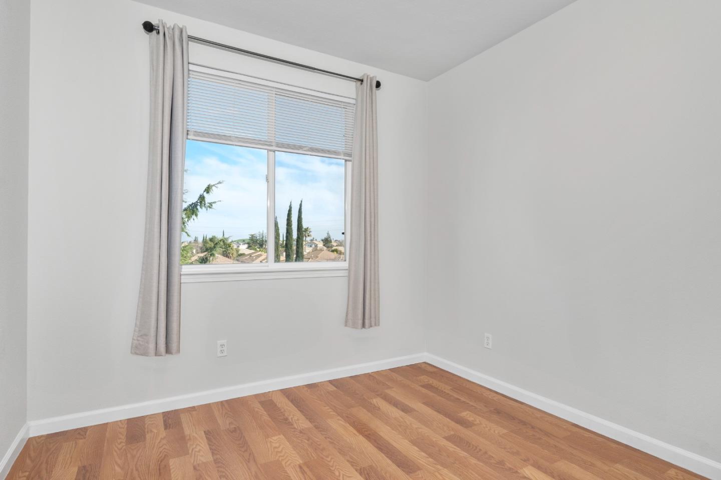 Detail Gallery Image 16 of 19 For 2415 Crystal Way, Antioch,  CA 94531 - 4 Beds | 2/1 Baths