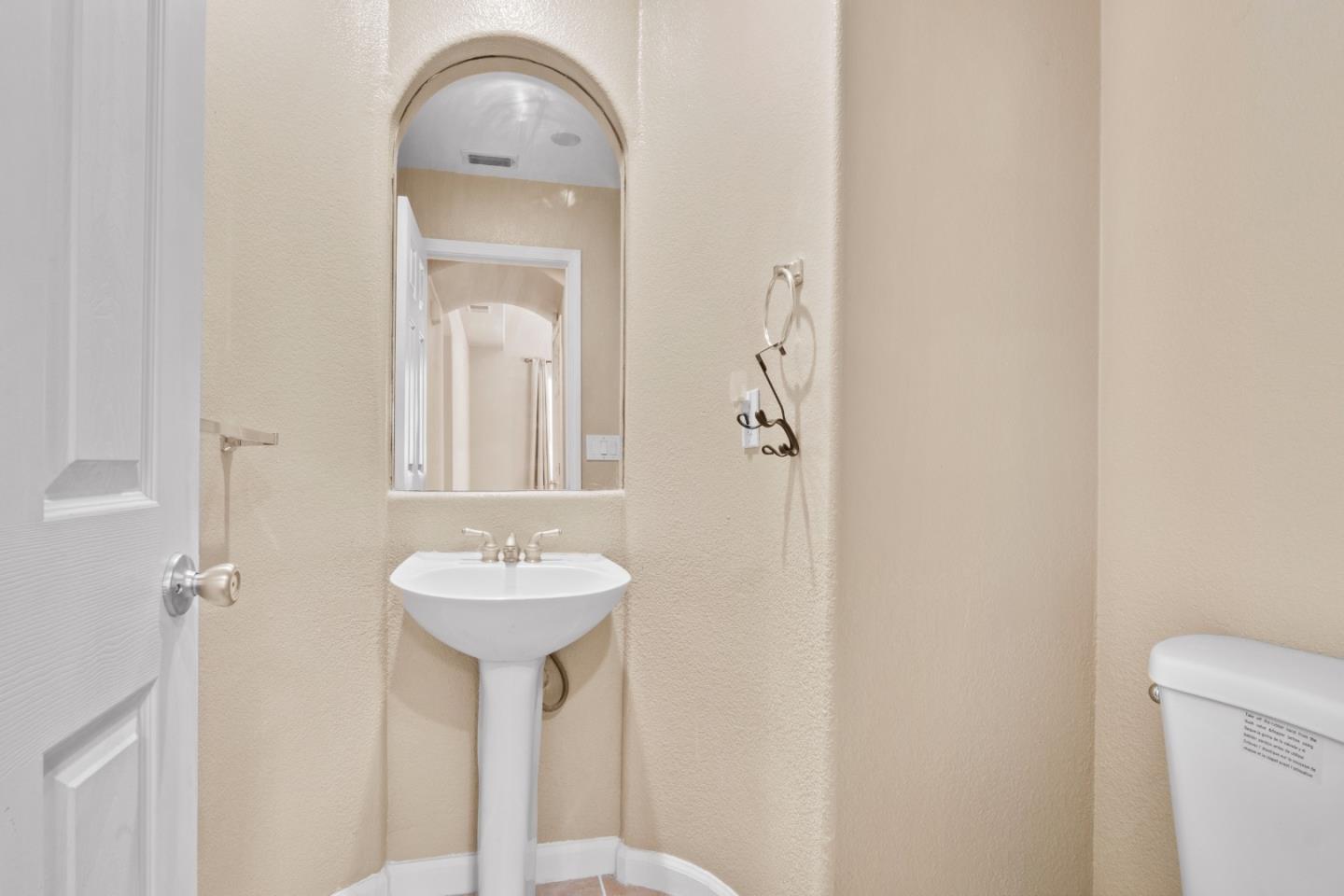 Detail Gallery Image 7 of 19 For 2415 Crystal Way, Antioch,  CA 94531 - 4 Beds | 2/1 Baths