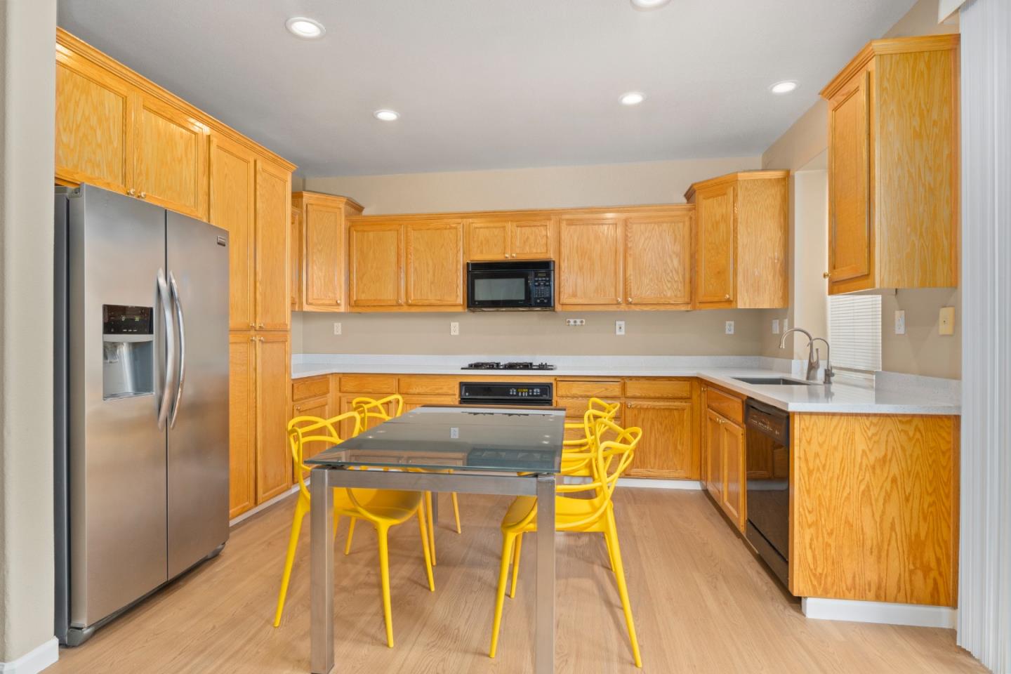 Detail Gallery Image 8 of 19 For 2415 Crystal Way, Antioch,  CA 94531 - 4 Beds | 2/1 Baths