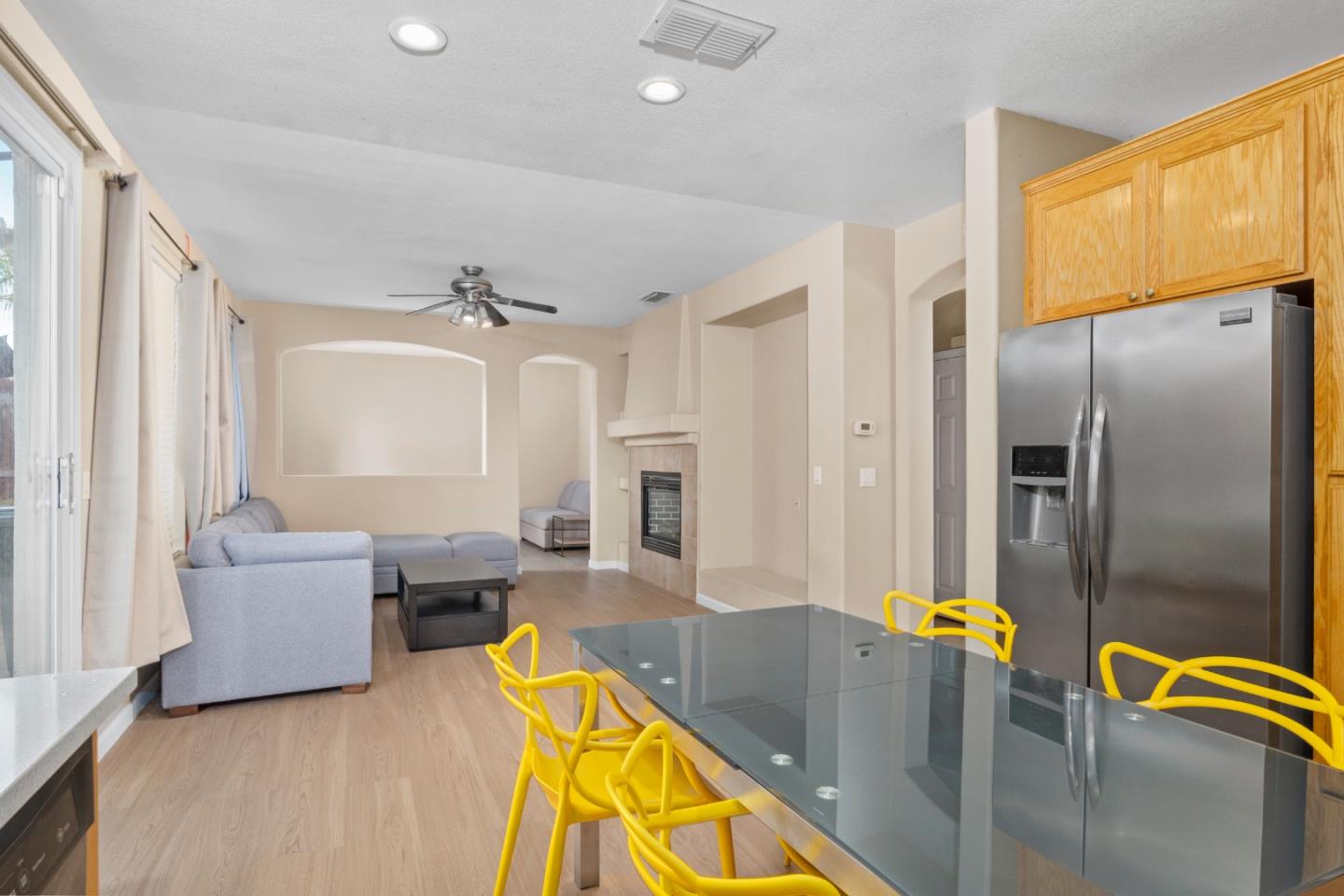 Detail Gallery Image 9 of 19 For 2415 Crystal Way, Antioch,  CA 94531 - 4 Beds | 2/1 Baths