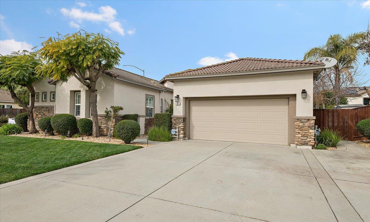 Detail Gallery Image 2 of 41 For 191 Tarragon Ave, Morgan Hill,  CA 95037 - 5 Beds | 3/1 Baths