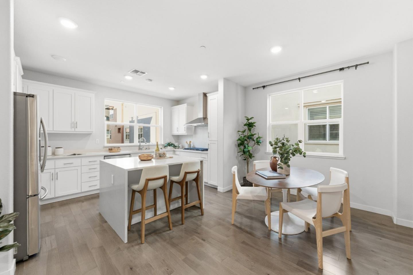 Detail Gallery Image 14 of 48 For 1938 Galileo Ln, San Jose,  CA 95133 - 3 Beds | 3/1 Baths