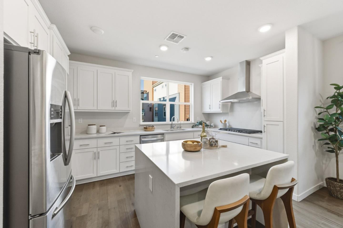 Detail Gallery Image 16 of 48 For 1938 Galileo Ln, San Jose,  CA 95133 - 3 Beds | 3/1 Baths