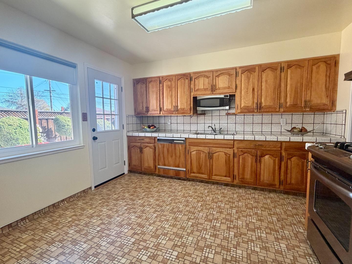 Detail Gallery Image 5 of 15 For 1018 Blair Ave, Sunnyvale,  CA 94087 - 3 Beds | 2 Baths