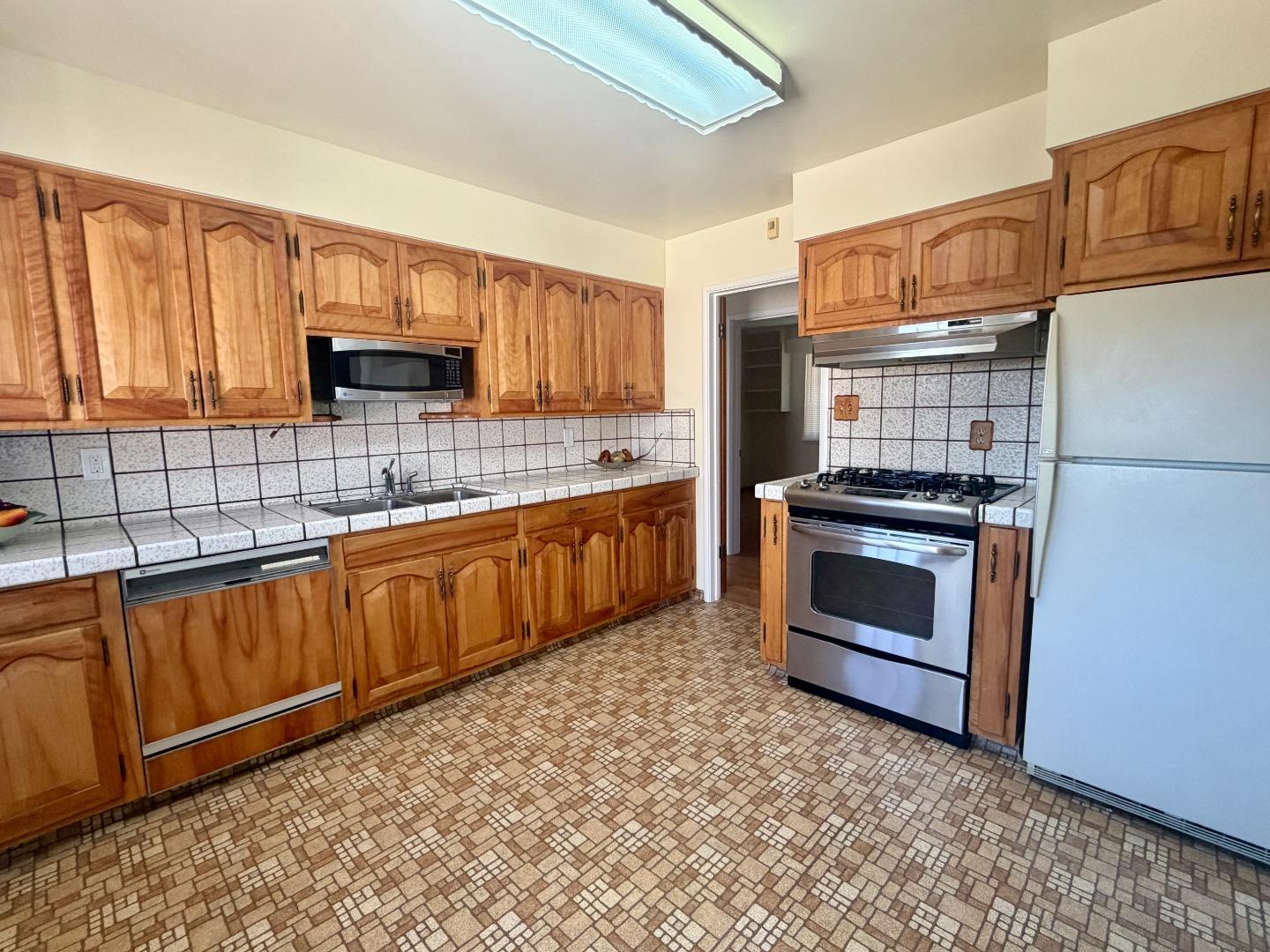 Detail Gallery Image 6 of 15 For 1018 Blair Ave, Sunnyvale,  CA 94087 - 3 Beds | 2 Baths