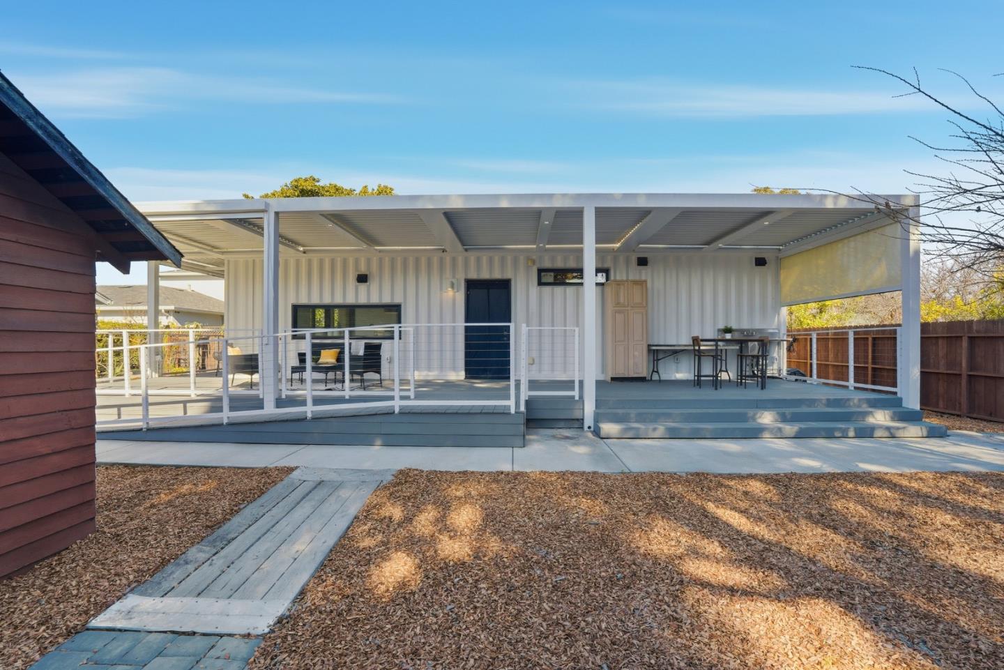 Detail Gallery Image 4 of 73 For 2260 Clarke Ave, East Palo Alto,  CA 94303 - 4 Beds | 3 Baths