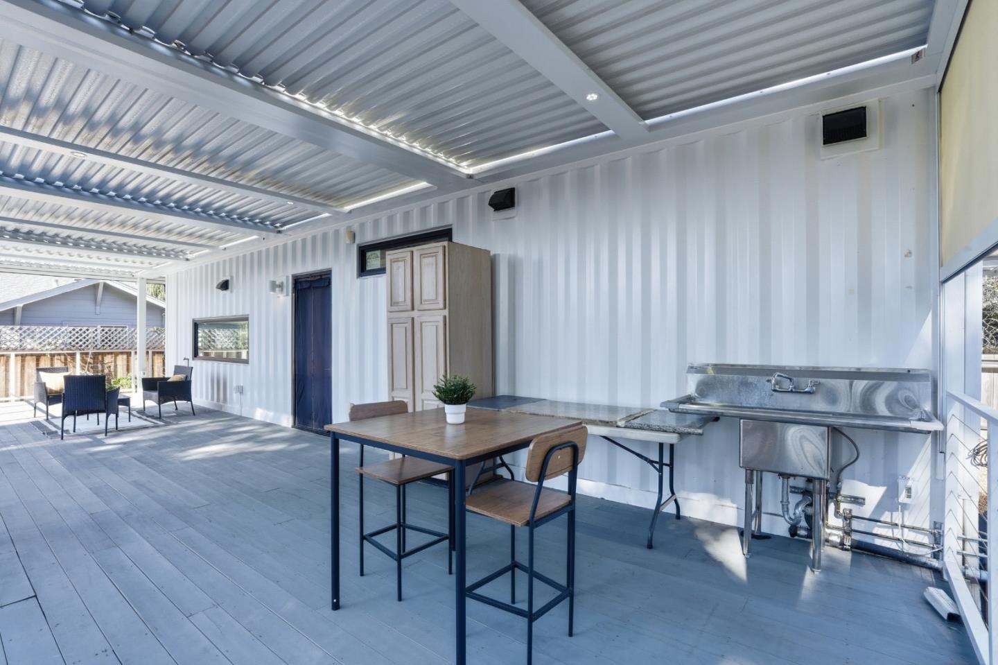 Detail Gallery Image 5 of 73 For 2260 Clarke Ave, East Palo Alto,  CA 94303 - 4 Beds | 3 Baths