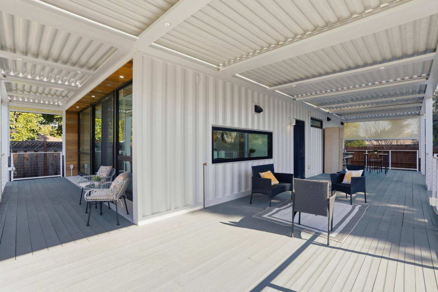 Detail Gallery Image 6 of 73 For 2260 Clarke Ave, East Palo Alto,  CA 94303 - 4 Beds | 3 Baths