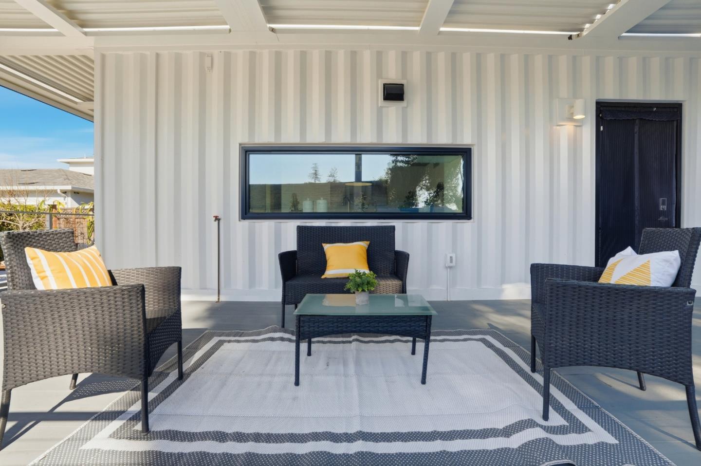 Detail Gallery Image 9 of 73 For 2260 Clarke Ave, East Palo Alto,  CA 94303 - 4 Beds | 3 Baths