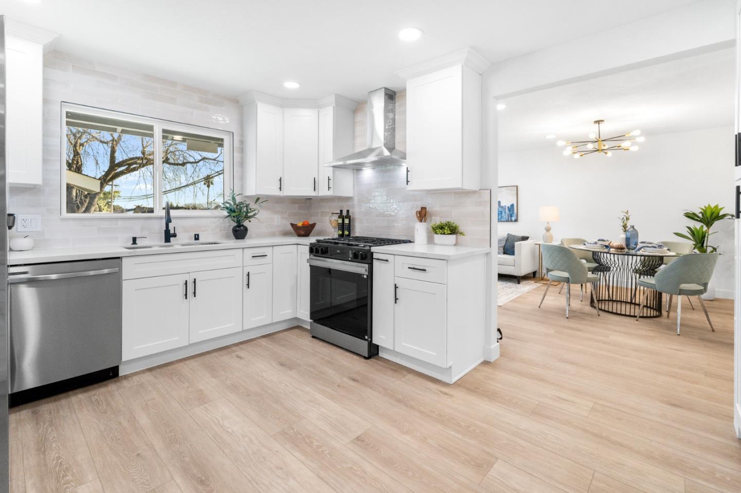 Detail Gallery Image 13 of 18 For 3365 Suncrest Ave, San Jose,  CA 95132 - 3 Beds | 2 Baths