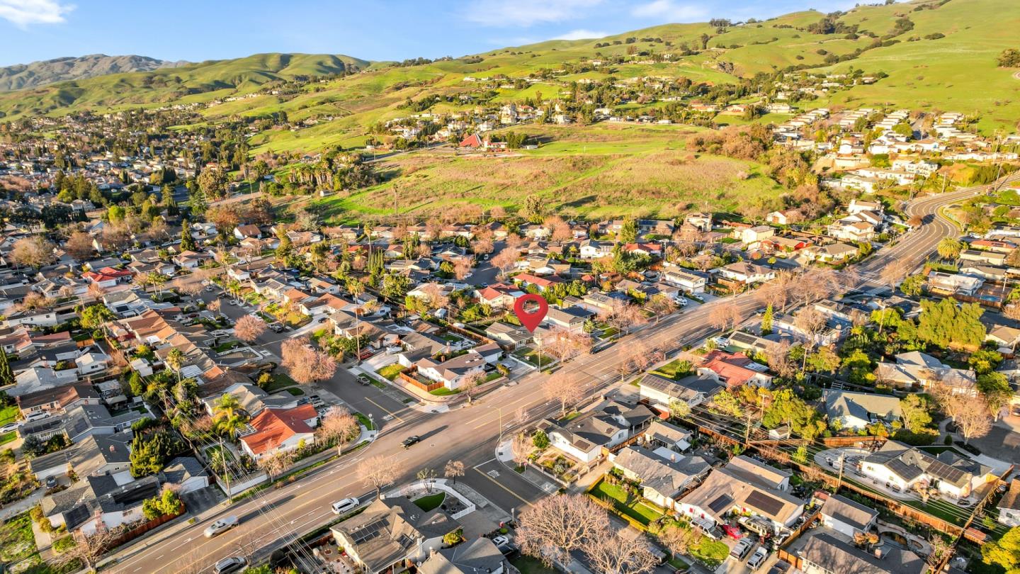 Detail Gallery Image 3 of 18 For 3365 Suncrest Ave, San Jose,  CA 95132 - 3 Beds | 2 Baths