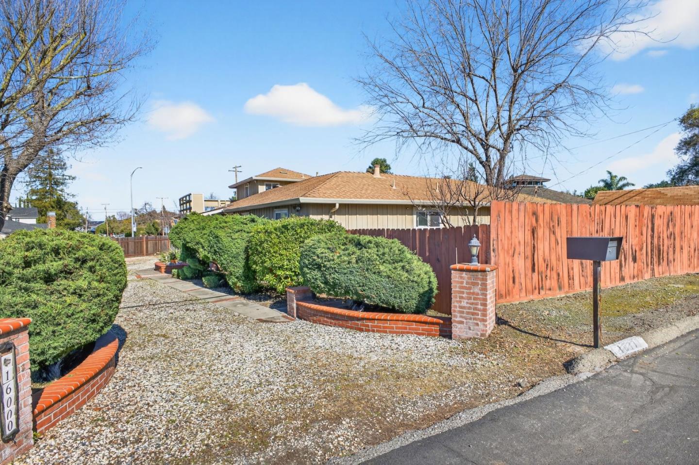 Detail Gallery Image 2 of 33 For 16000 Blossom Hill Rd, Los Gatos,  CA 95032 - 3 Beds | 2 Baths