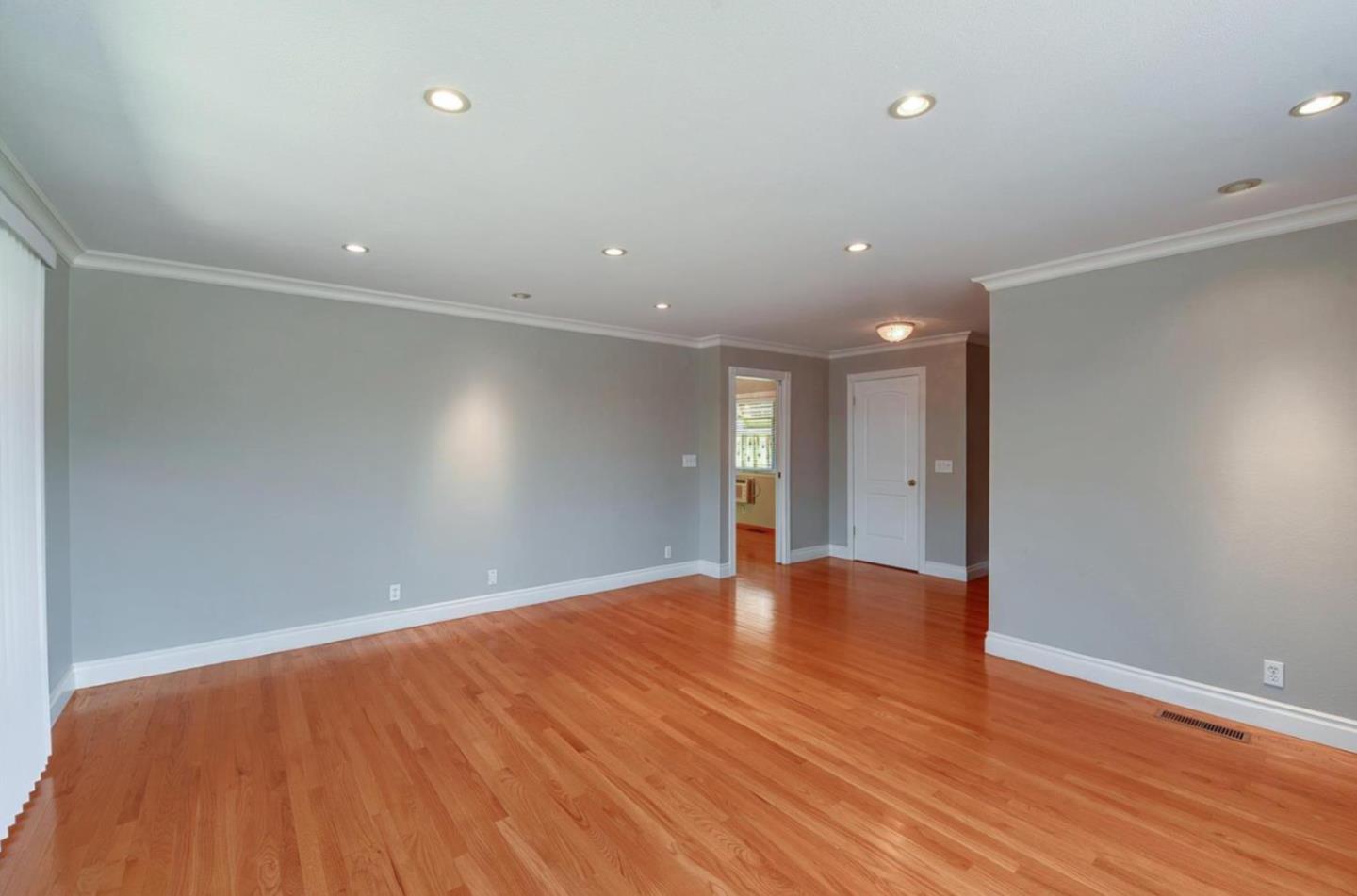 Detail Gallery Image 4 of 32 For 6558 Crown Blvd, San Jose,  CA 95120 - 3 Beds | 2 Baths