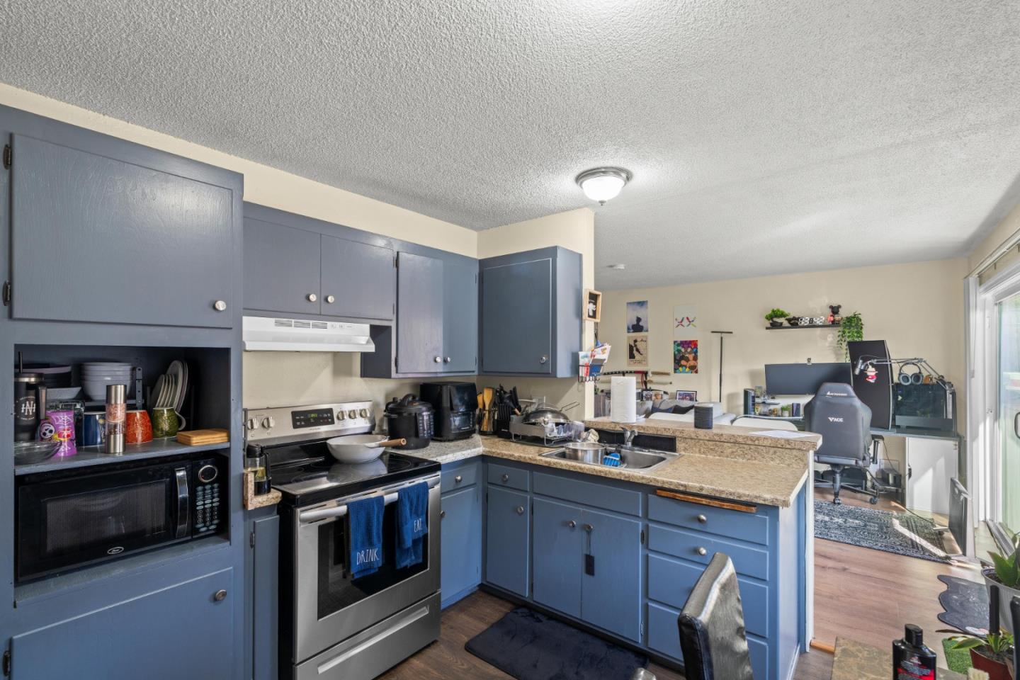 Detail Gallery Image 12 of 19 For 25039 Cypress Ave, Hayward,  CA 94544 - – Beds | – Baths