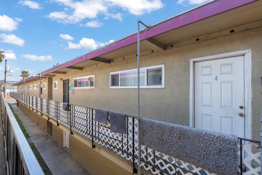 Detail Gallery Image 4 of 19 For 25039 Cypress Ave, Hayward,  CA 94544 - – Beds | – Baths