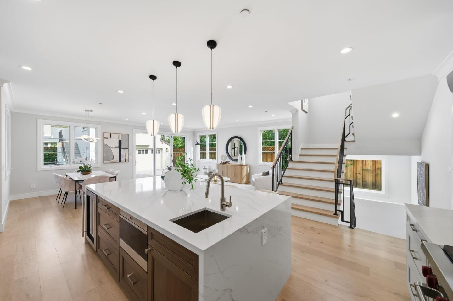 Detail Gallery Image 15 of 62 For 909 Waverley St, Palo Alto,  CA 94301 - 6 Beds | 6/1 Baths