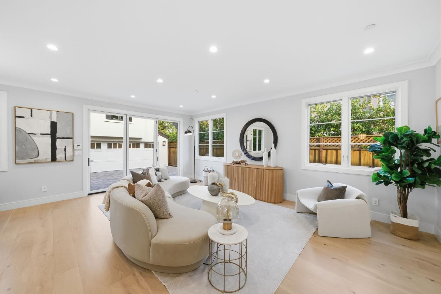 Detail Gallery Image 16 of 62 For 909 Waverley St, Palo Alto,  CA 94301 - 6 Beds | 6/1 Baths