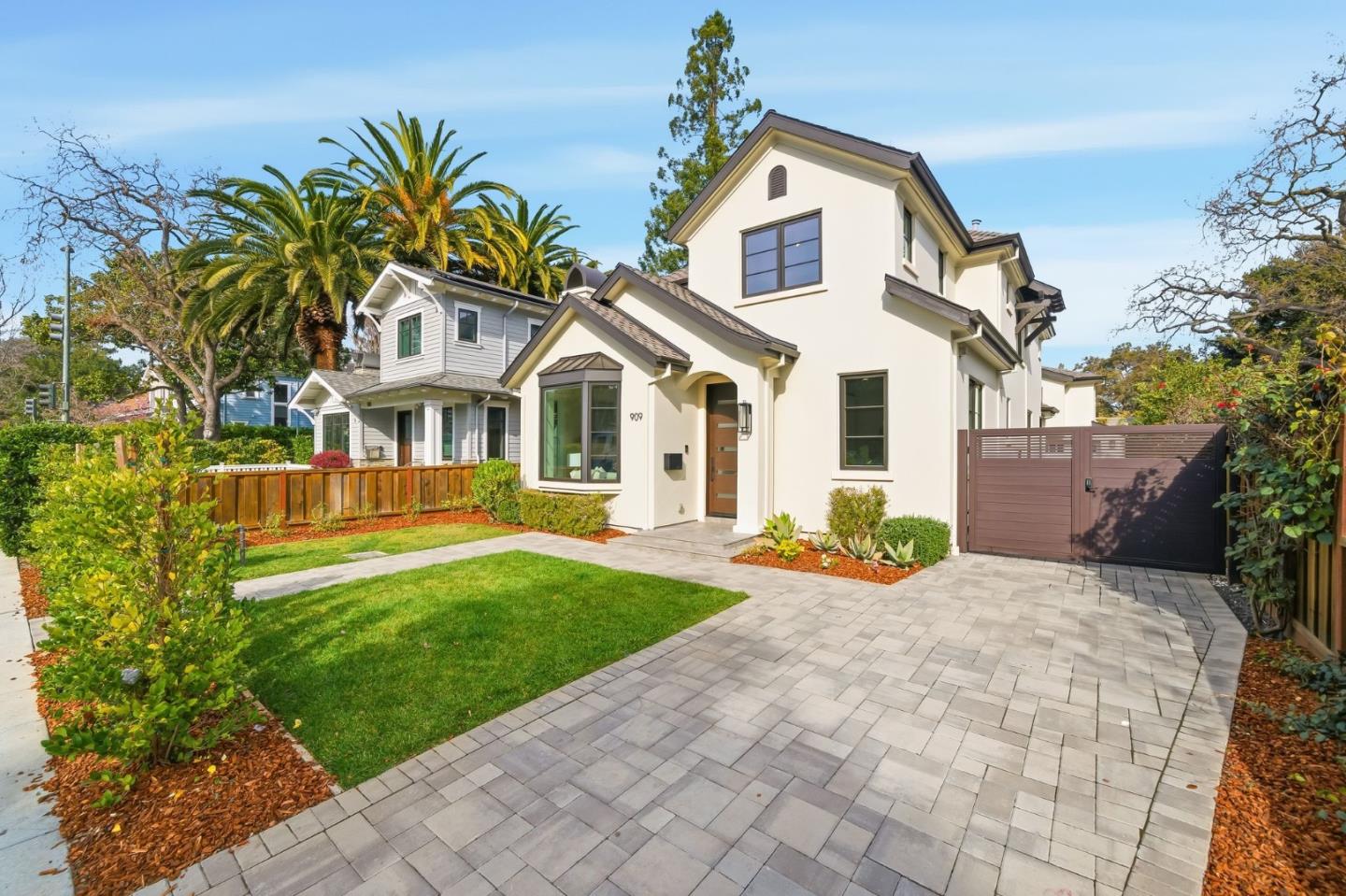 Detail Gallery Image 2 of 62 For 909 Waverley St, Palo Alto,  CA 94301 - 6 Beds | 6/1 Baths