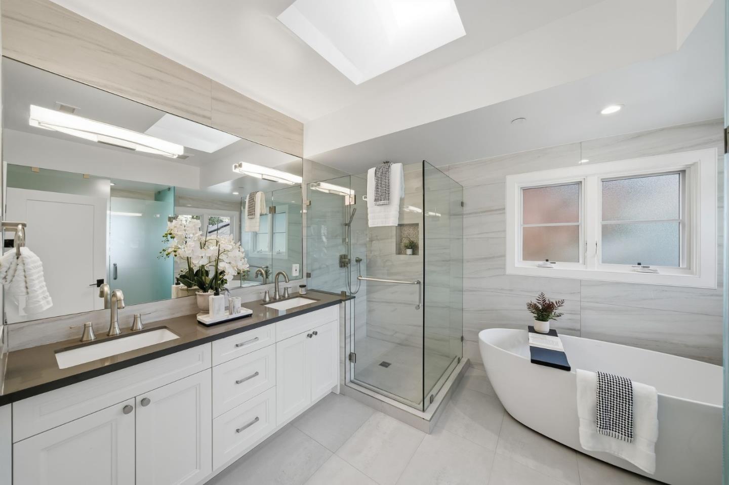 Detail Gallery Image 27 of 62 For 909 Waverley St, Palo Alto,  CA 94301 - 6 Beds | 6/1 Baths