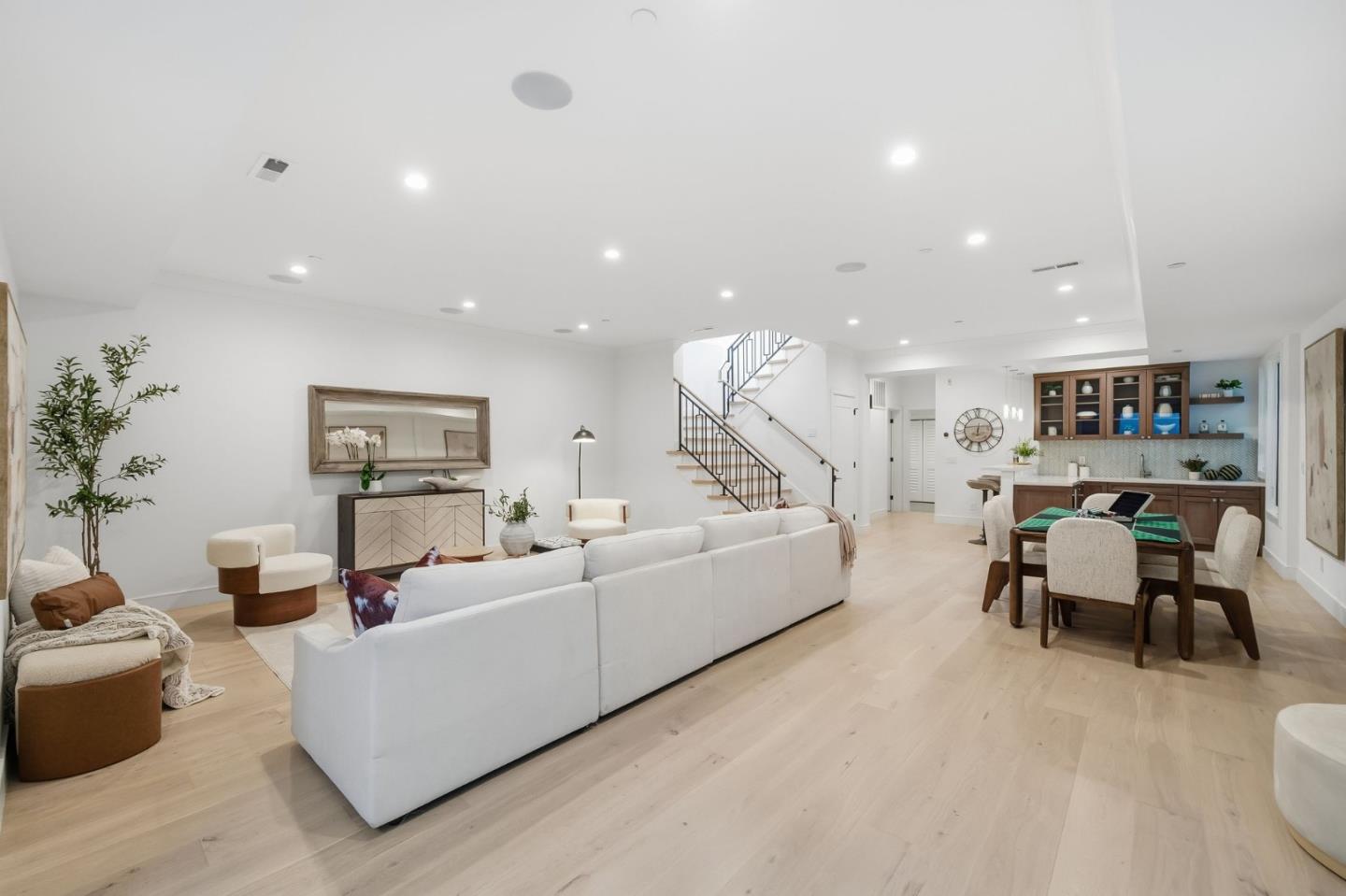 Detail Gallery Image 40 of 62 For 909 Waverley St, Palo Alto,  CA 94301 - 6 Beds | 6/1 Baths