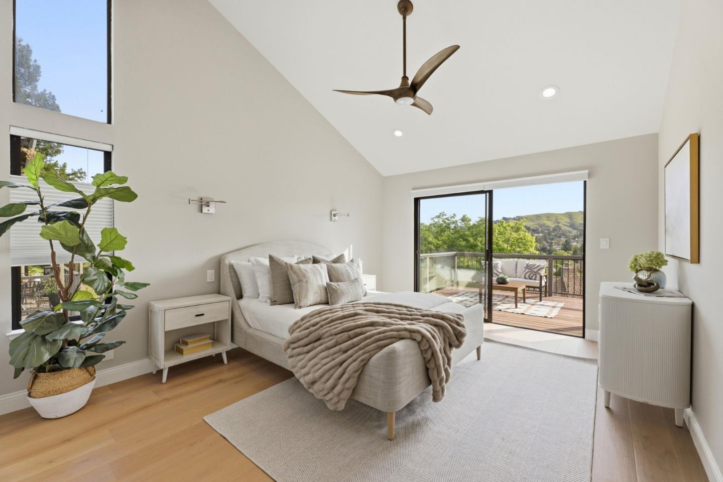 Detail Gallery Image 13 of 67 For 118 Merion Ter, Moraga,  CA 94556 - 4 Beds | 2/1 Baths