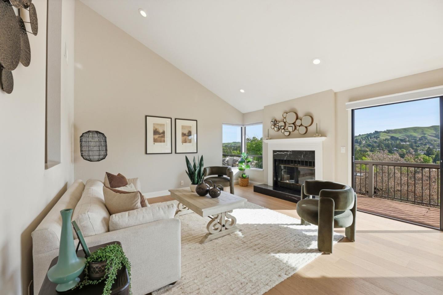 Detail Gallery Image 4 of 67 For 118 Merion Ter, Moraga,  CA 94556 - 4 Beds | 2/1 Baths