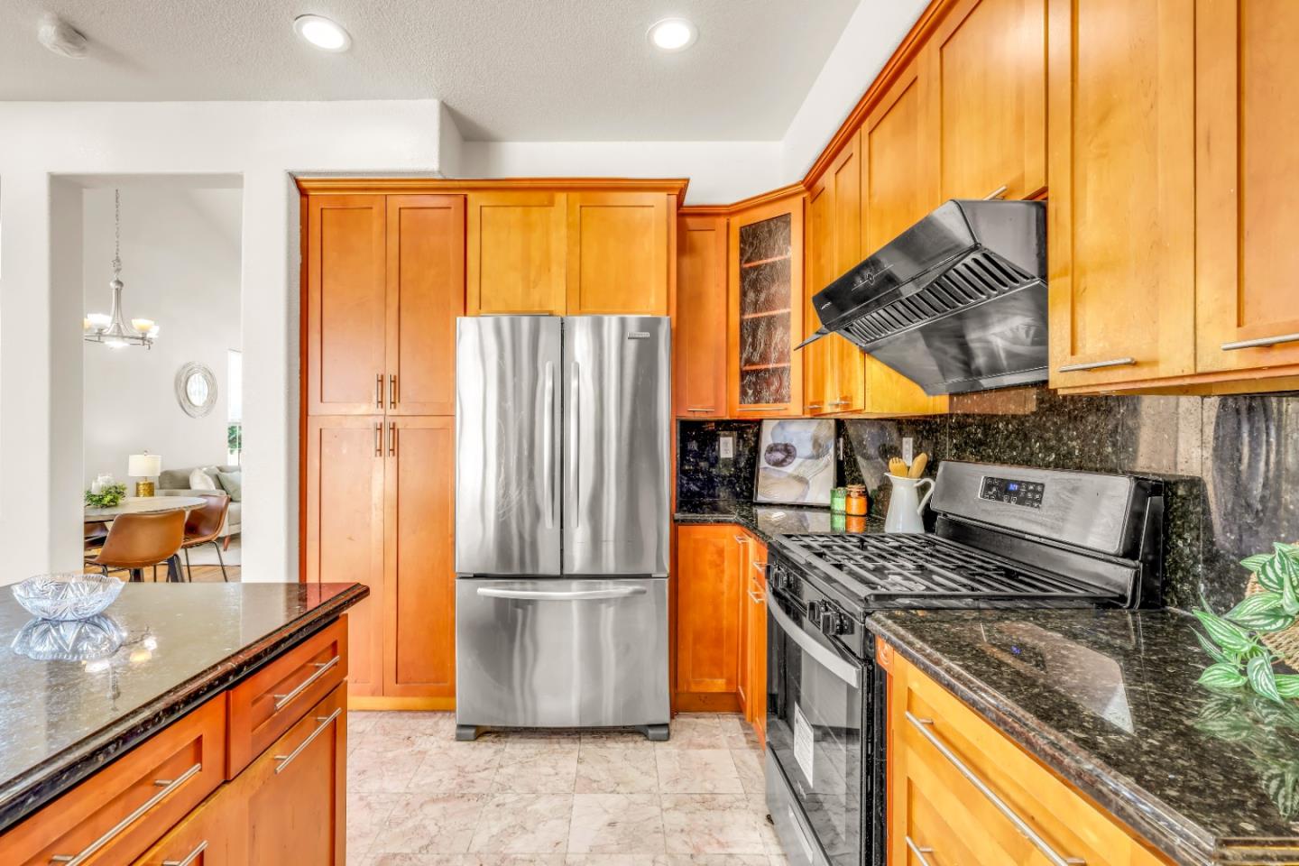 Detail Gallery Image 13 of 49 For 1293 Amber Ct, San Leandro,  CA 94577 - 3 Beds | 2/1 Baths