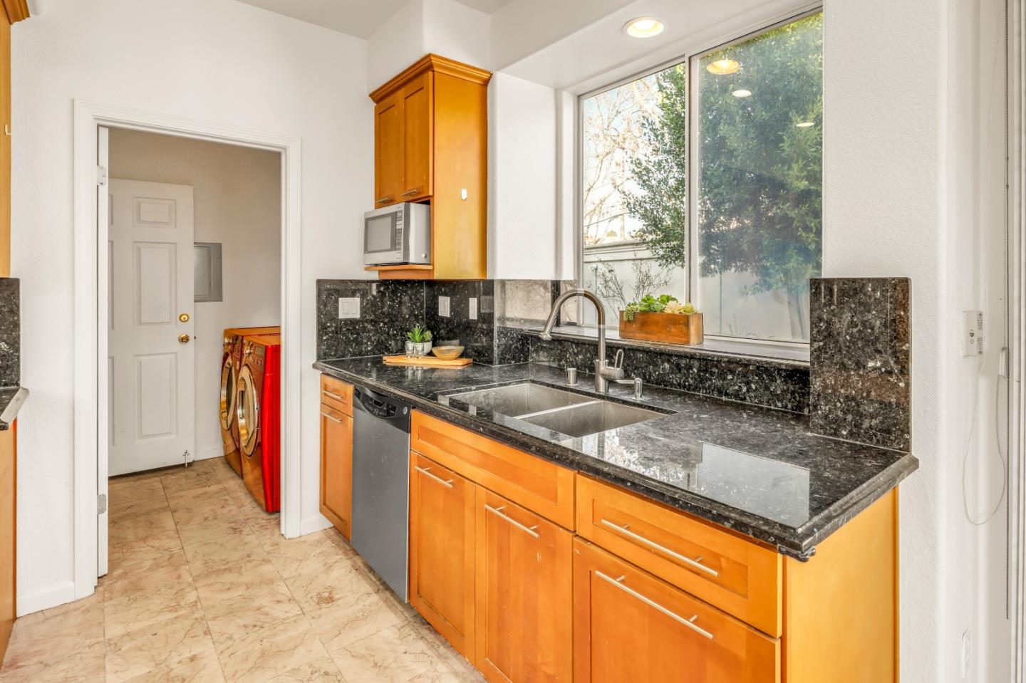 Detail Gallery Image 15 of 49 For 1293 Amber Ct, San Leandro,  CA 94577 - 3 Beds | 2/1 Baths
