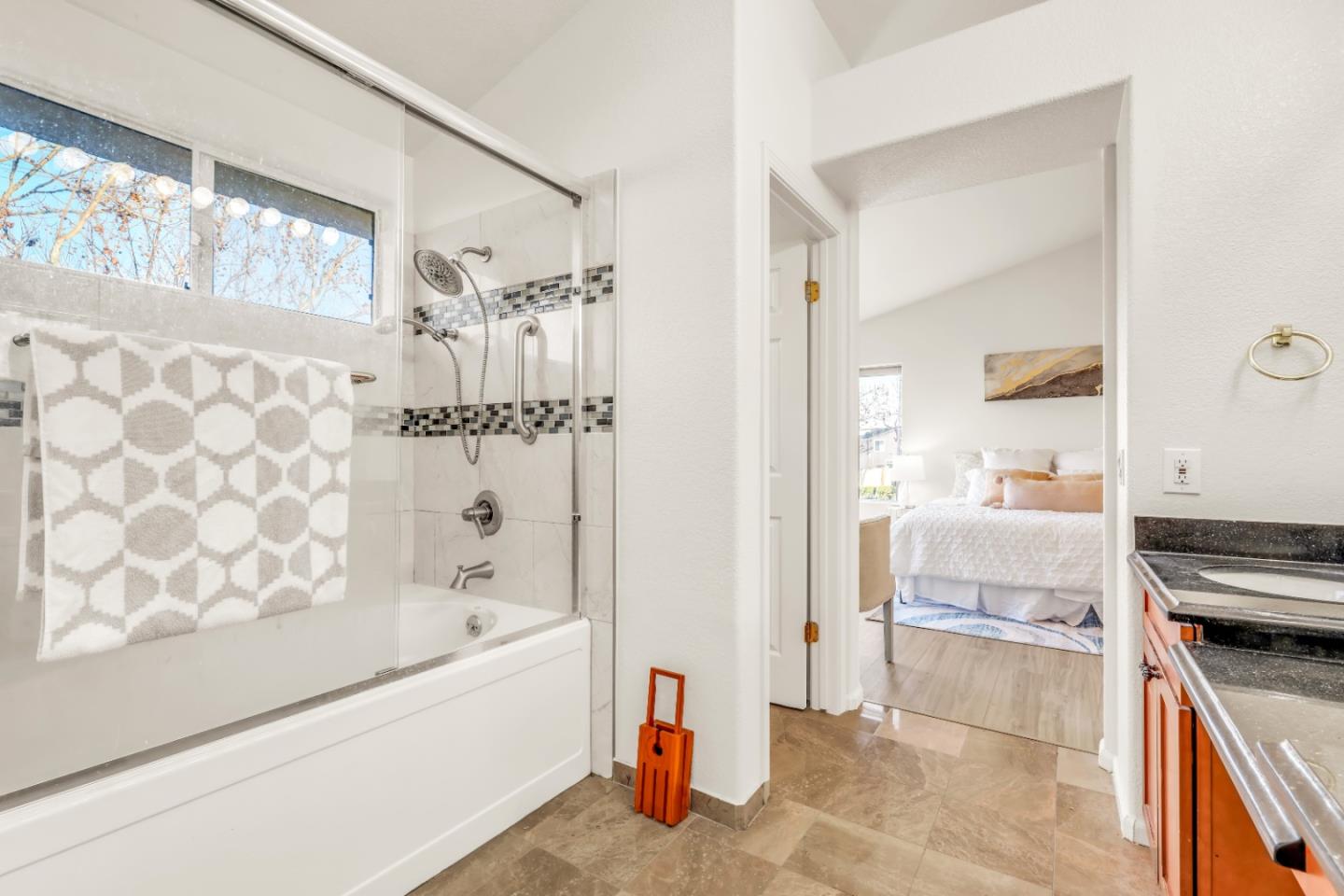 Detail Gallery Image 26 of 49 For 1293 Amber Ct, San Leandro,  CA 94577 - 3 Beds | 2/1 Baths