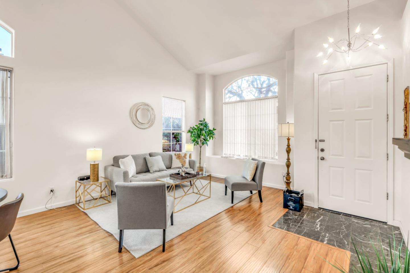 Detail Gallery Image 4 of 49 For 1293 Amber Ct, San Leandro,  CA 94577 - 3 Beds | 2/1 Baths