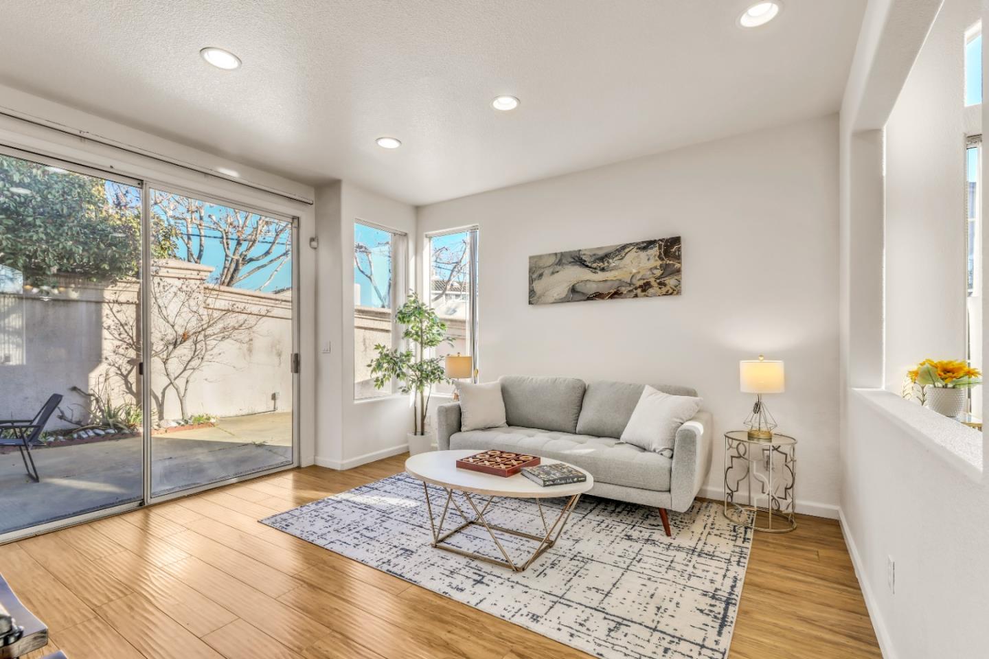 Detail Gallery Image 8 of 49 For 1293 Amber Ct, San Leandro,  CA 94577 - 3 Beds | 2/1 Baths