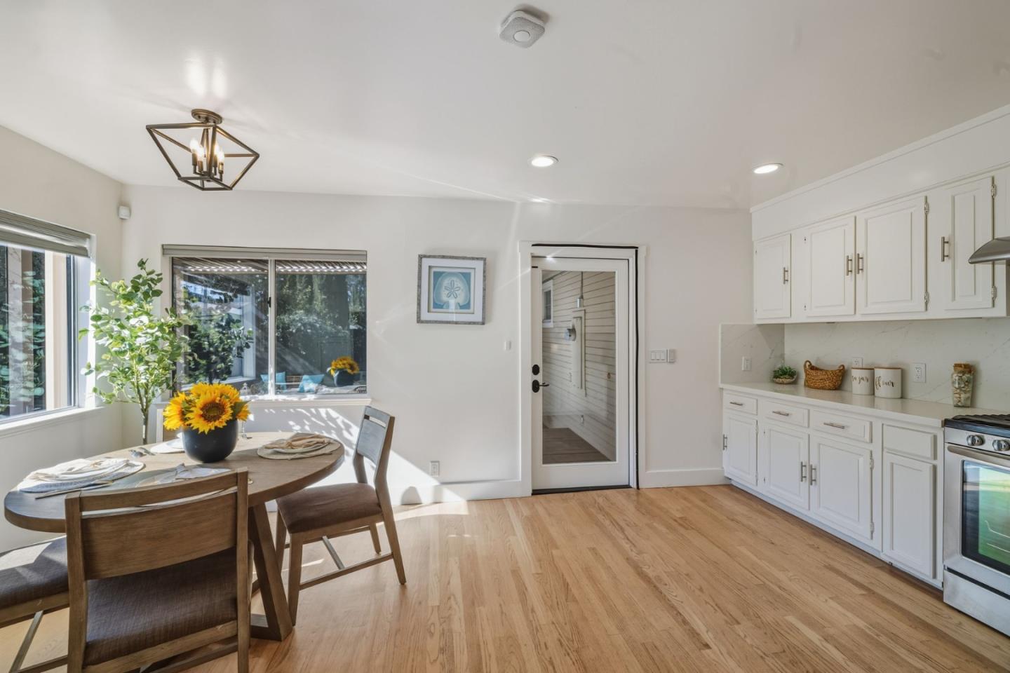 Detail Gallery Image 10 of 44 For 1525 Mckendrie St, San Jose,  CA 95126 - 3 Beds | 2 Baths