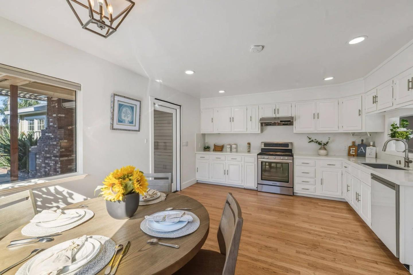 Detail Gallery Image 12 of 44 For 1525 Mckendrie St, San Jose,  CA 95126 - 3 Beds | 2 Baths