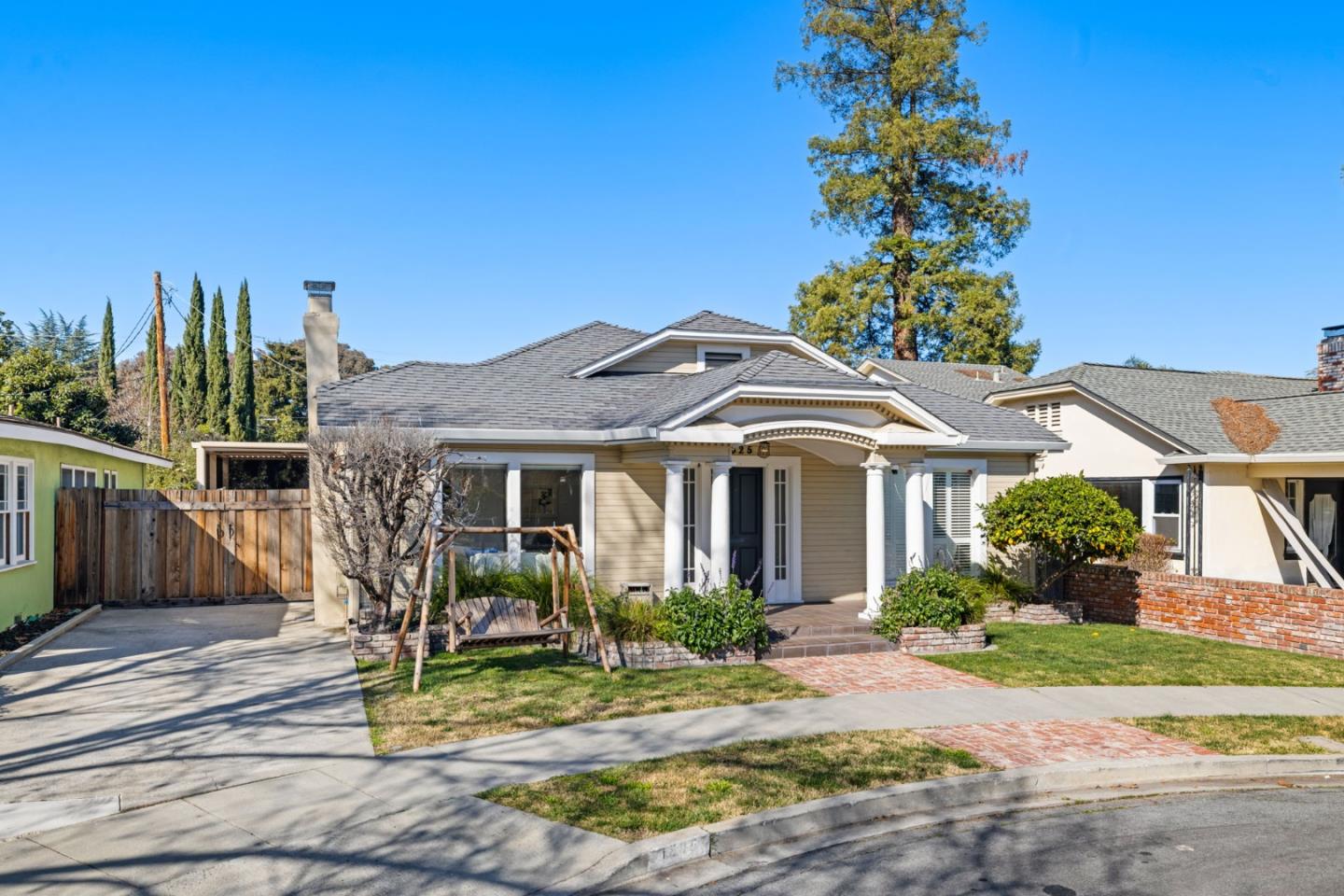 Detail Gallery Image 2 of 44 For 1525 Mckendrie St, San Jose,  CA 95126 - 3 Beds | 2 Baths