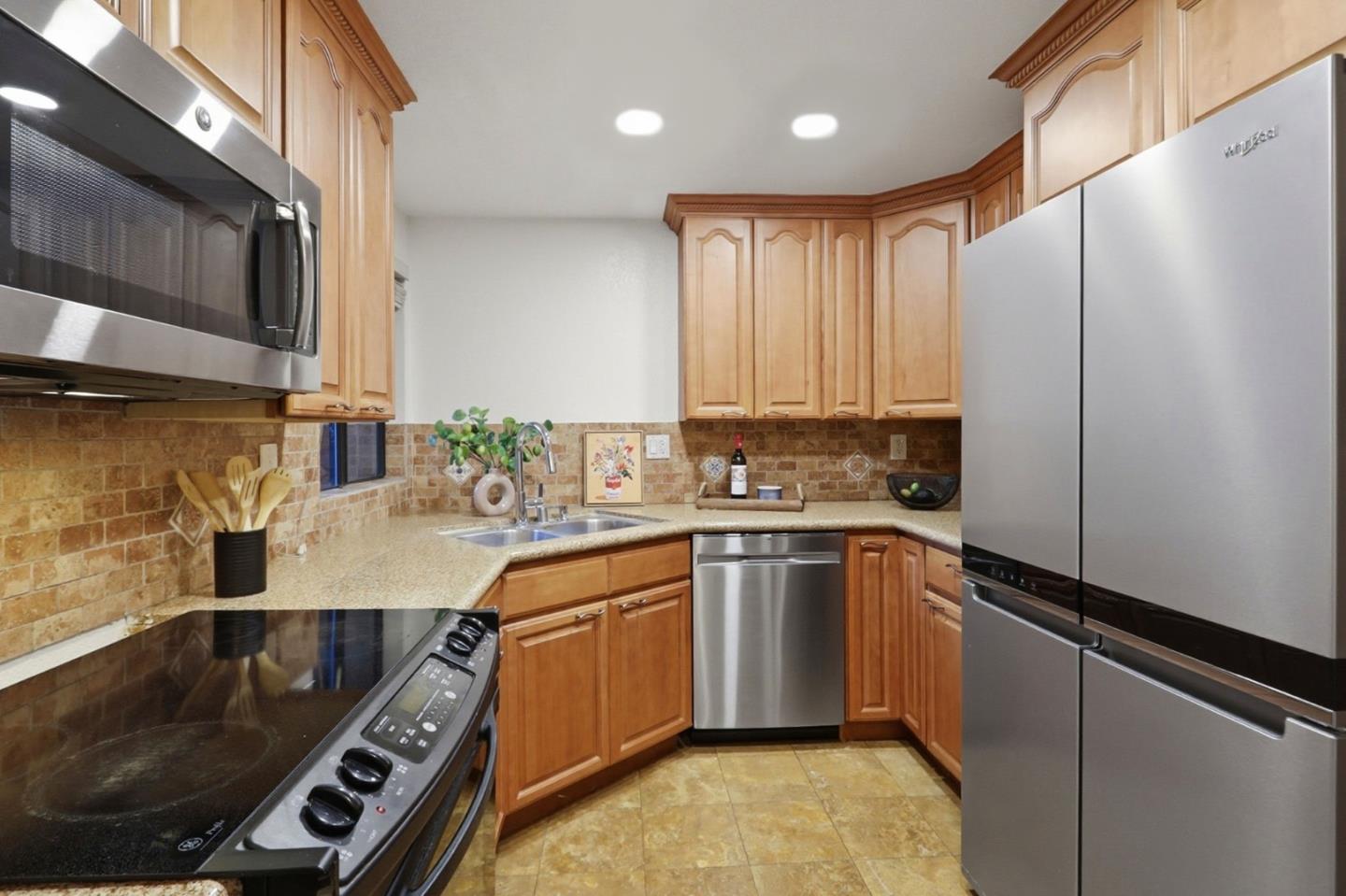 Detail Gallery Image 12 of 48 For 1661 Braddock Ct, San Jose,  CA 95125 - 2 Beds | 2 Baths