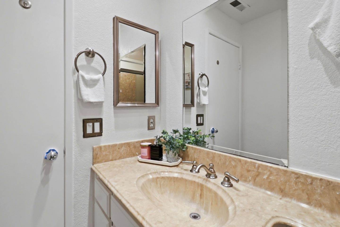 Detail Gallery Image 27 of 48 For 1661 Braddock Ct, San Jose,  CA 95125 - 2 Beds | 2 Baths