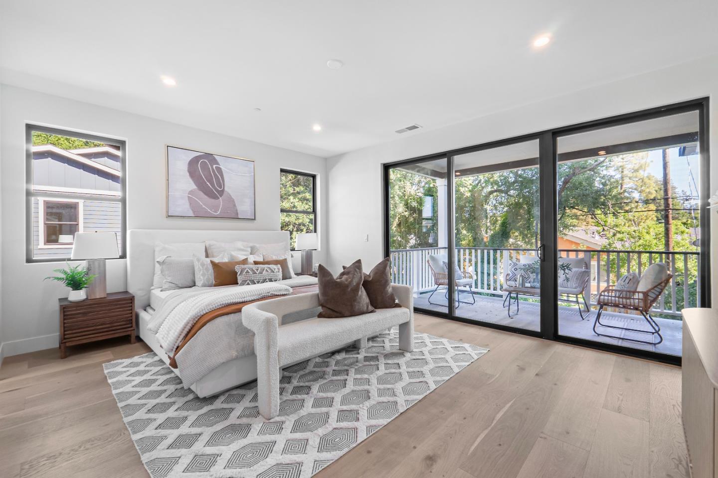 Detail Gallery Image 12 of 28 For 767 Cuesta Dr, Mountain View,  CA 94040 - 5 Beds | 4/1 Baths