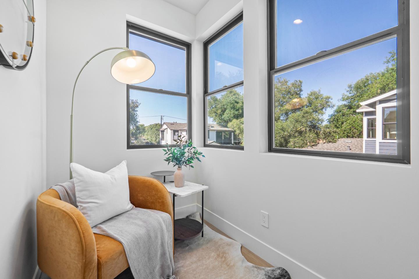 Detail Gallery Image 15 of 28 For 767 Cuesta Dr, Mountain View,  CA 94040 - 5 Beds | 4/1 Baths