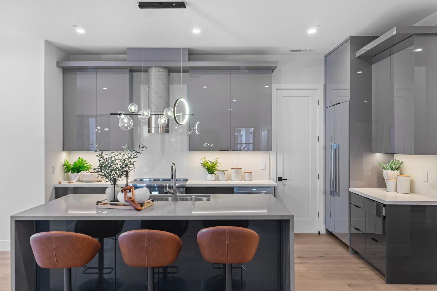 Detail Gallery Image 6 of 28 For 767 Cuesta Dr, Mountain View,  CA 94040 - 5 Beds | 4/1 Baths