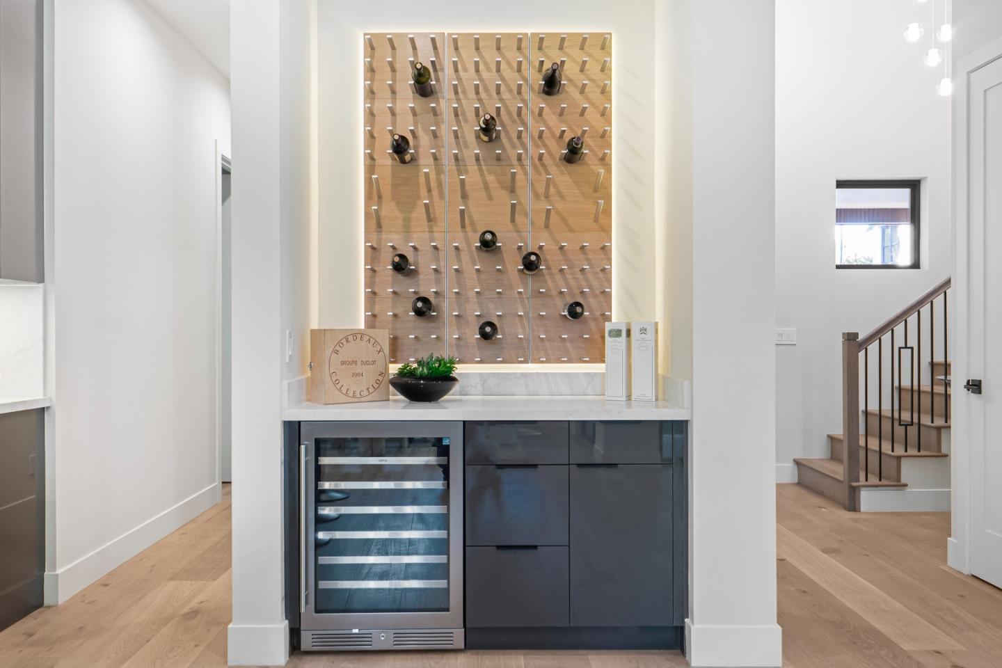 Detail Gallery Image 7 of 28 For 767 Cuesta Dr, Mountain View,  CA 94040 - 5 Beds | 4/1 Baths