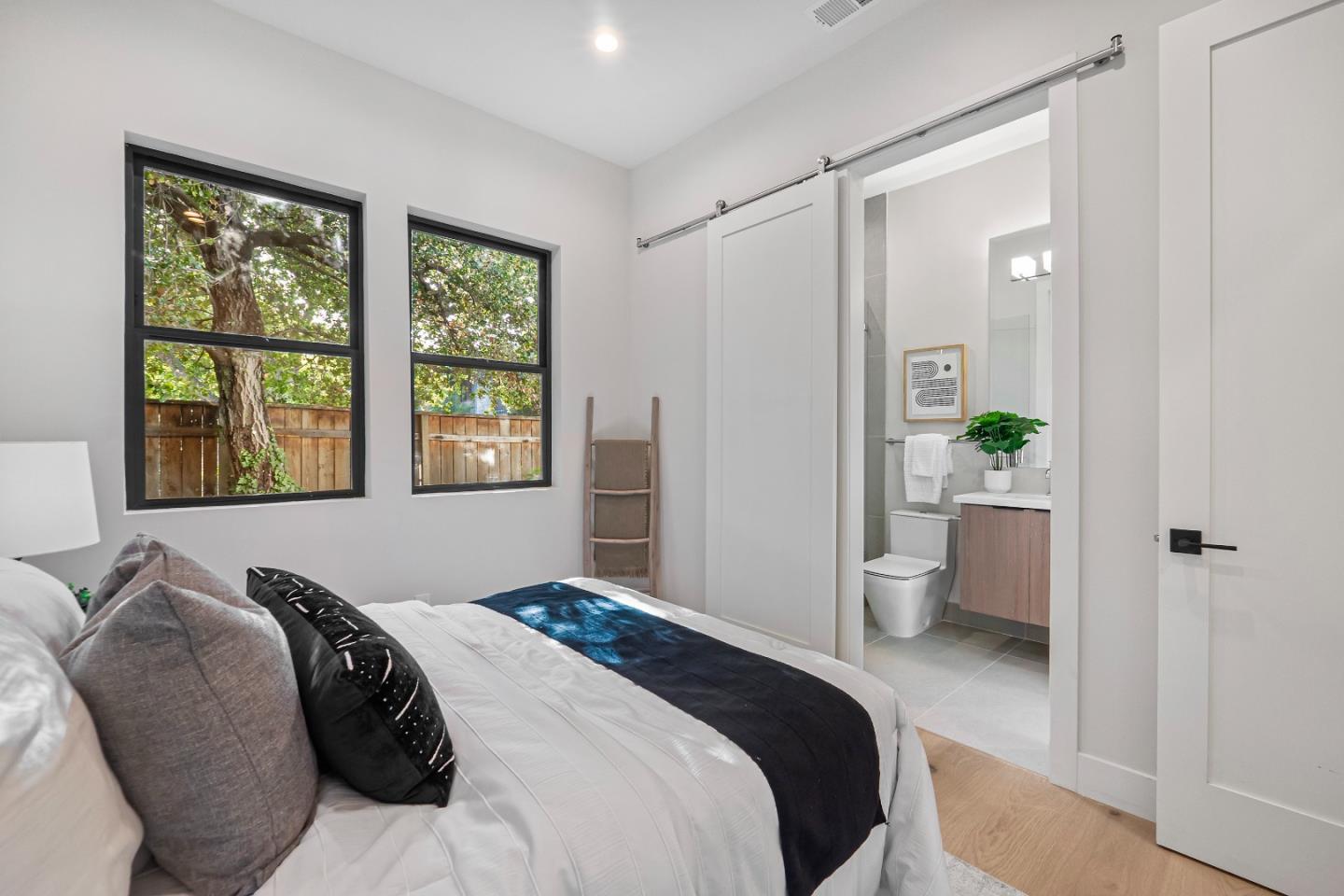 Detail Gallery Image 9 of 28 For 767 Cuesta Dr, Mountain View,  CA 94040 - 5 Beds | 4/1 Baths