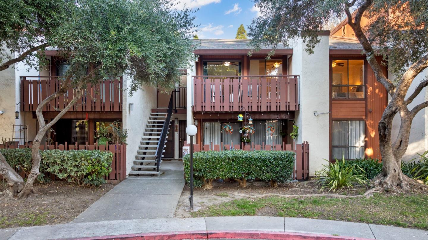 Detail Gallery Image 3 of 33 For 38616 Country Cmn, Fremont,  CA 94536 - 2 Beds | 1 Baths