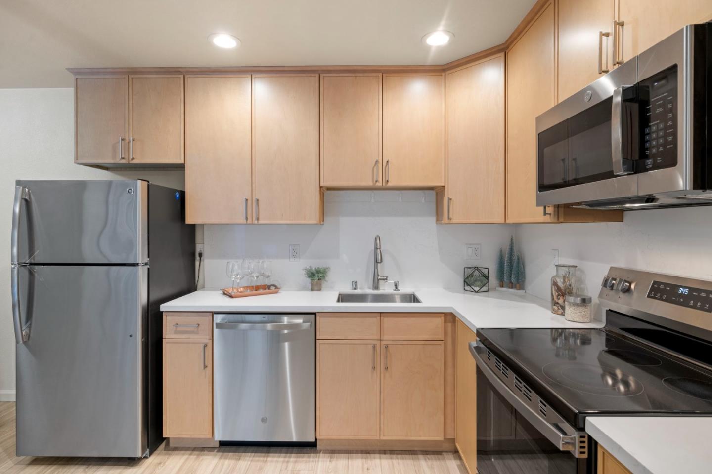 Detail Gallery Image 6 of 33 For 38616 Country Cmn, Fremont,  CA 94536 - 2 Beds | 1 Baths